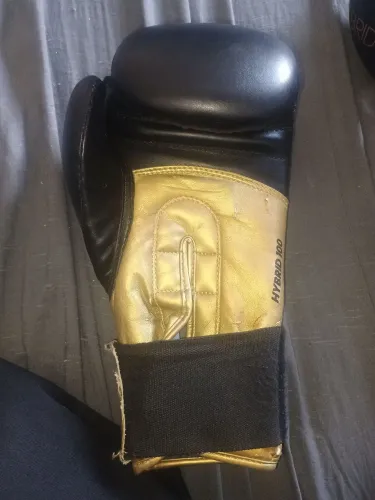 Luva de boxe - Adidas Hybrid 100 - preto/dourado - 16 oz