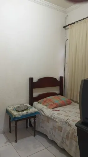 Alugo um quarto,para solteiros.em Taguatinga,Qna34 casa10.