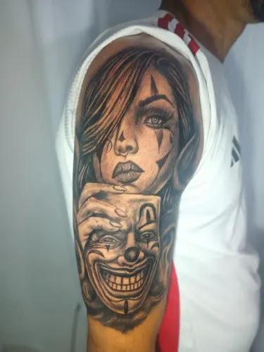 Troco tattoo em notebook
