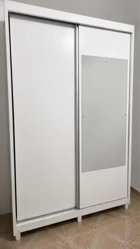 Móvel de casa guarda-roupa e escrivaninha