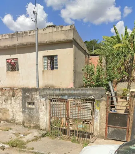 Casas e terreno