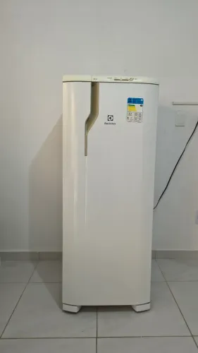 Geladeira Electrolux 240 Litros