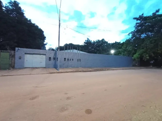 2/4 COM ou SEM MOBILIA -ÁGUA 24 hs - Condomínio fechado: Garagem