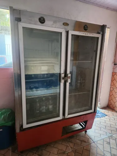 Vende-se expositora 