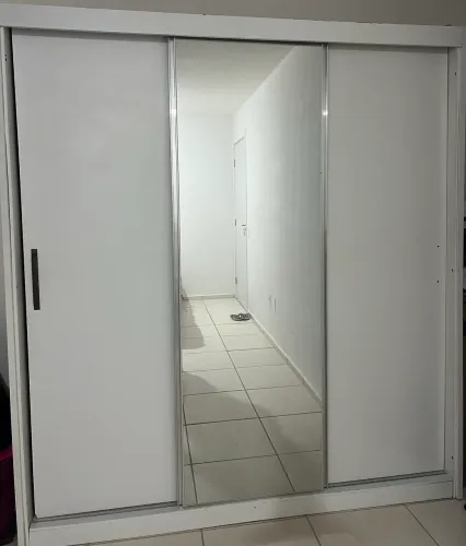 QUARDA ROUPA - 3 portas de correr - 1 com espelho