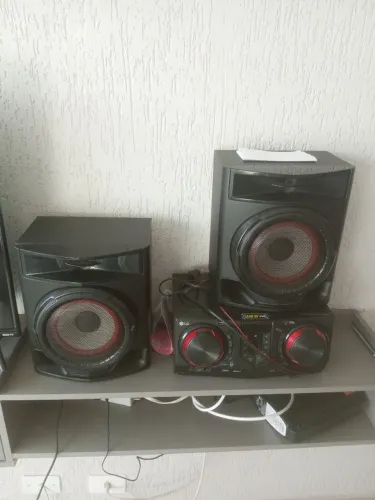 Vendo som via bluetooth e USB CD semi novo 800.00 vem nele boa oportunidade 