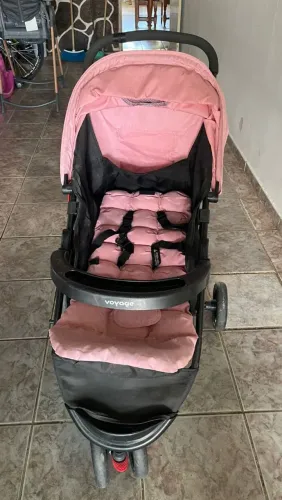 Carrinho e bebê conforto