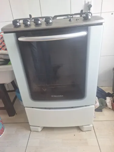 Vendo fogão eletrolux 04 bocas elétrico