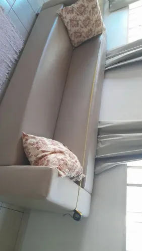 SOFA EM COURINO/ ACEITO TROCA TAMANHO: 2,68X80