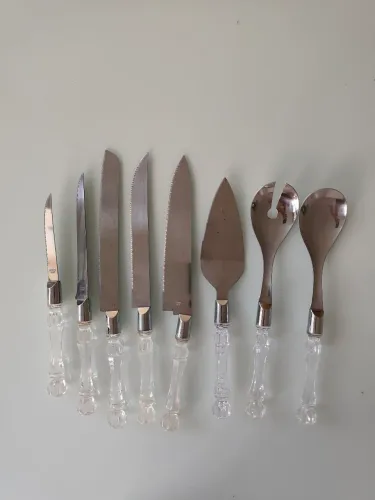 Kit para bolos, tortas,facas de serra  e colheres para refeições 