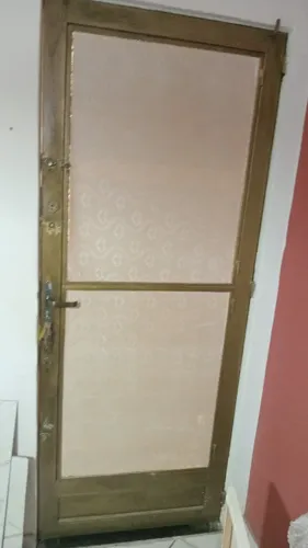Porta de Ferro com fechadura normal + tetra e trava 