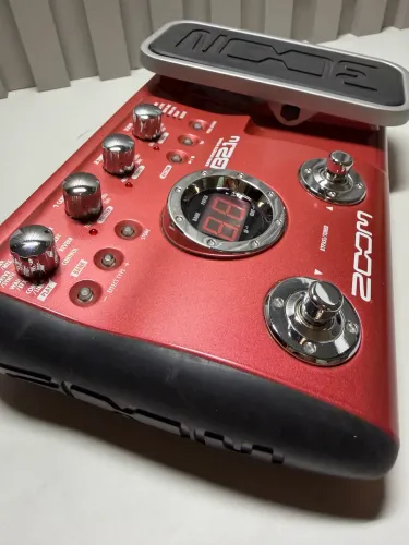 Zoom B2.1u Pedaleira para Baixo