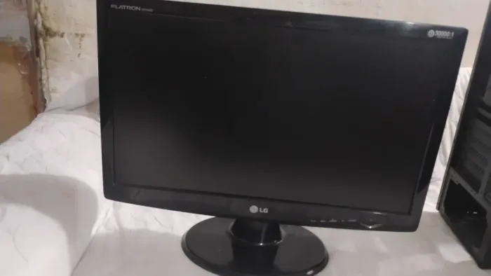 Monitor, gabinete e placa de video