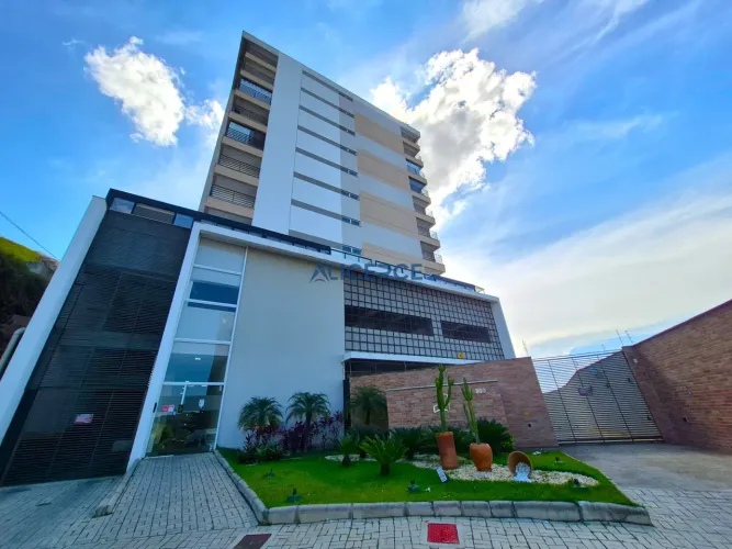 IMPERDÍVEL Apartamento à venda com 02 quartos, garagem e elevador no Granbery.