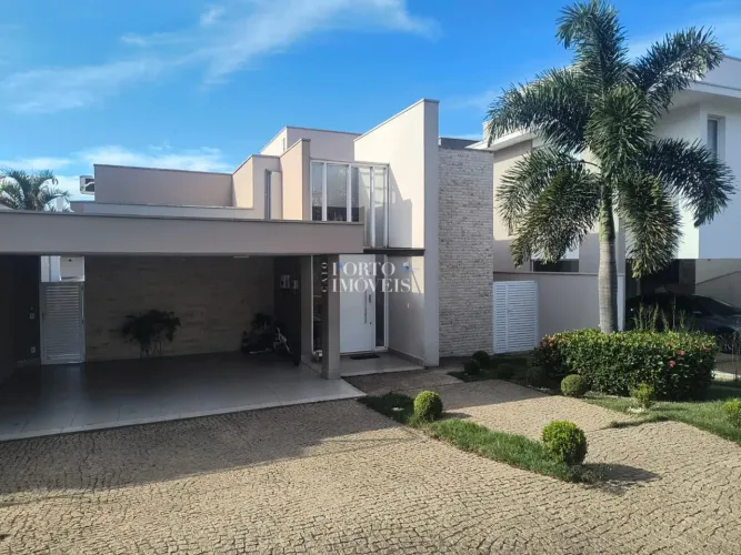 Sobrado a venda e locação no Condomínio Vila dos Plátanos com 3 suítes.