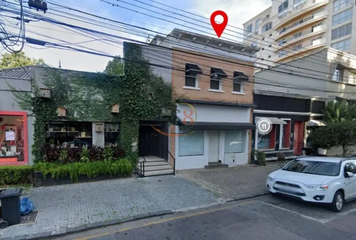Casa Comercial à Venda em Curitiba-PR, Bairro Batel: 8 Salas, 3 Banheiros, 352m² de Área