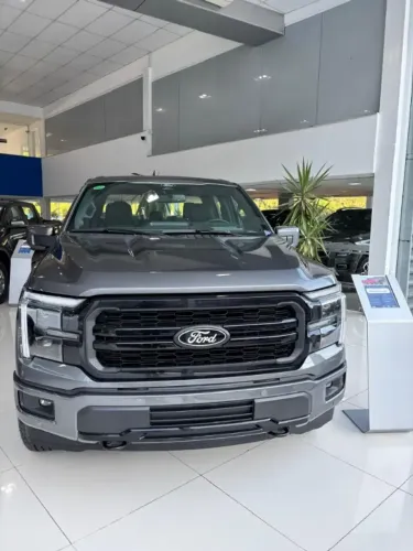 Ford F-150 Lariat Black 4X4 5.0 V8 2025
