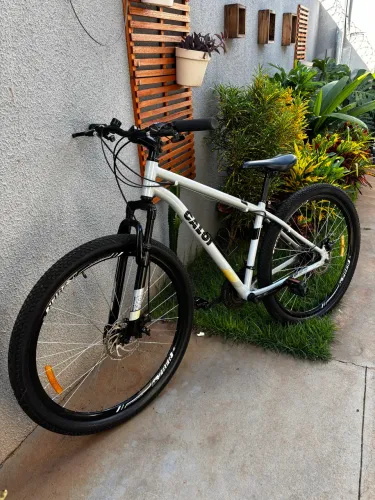 Bicicleta Caloi Alumínio aro 29 muito nova