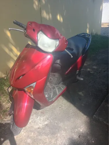 Honda lead muito nova tudo ok