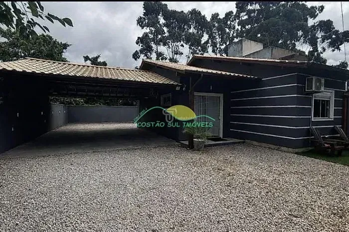 Casa térrea moderna no Campeche, com amplo pátio privativo e localização privilegiada, Flo