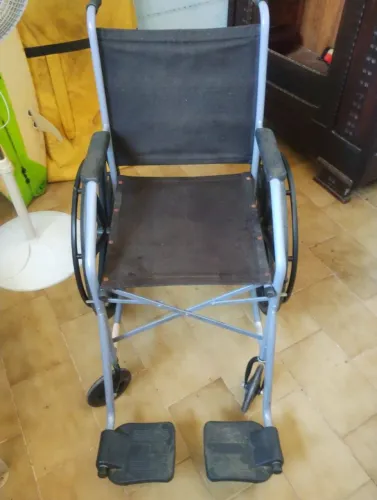 Cadeira de Rodas Dobrável em bom estado