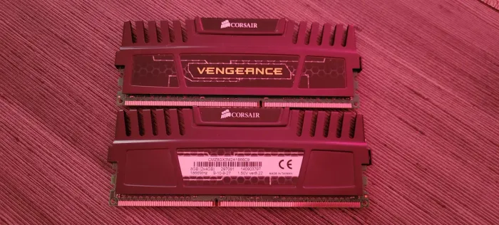 Memória DDR3 1866 8GB (2 pentes de 4GB) corsair Vengeance