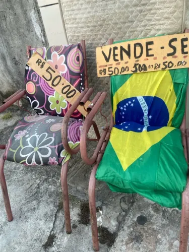 Vendo 2 cadeiras de ferro com estofado tipo dê varanda