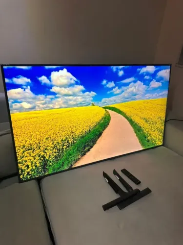 TV Samsung 4K, 50" ultra fina, com Alexa, controle remoto carregamento solar.