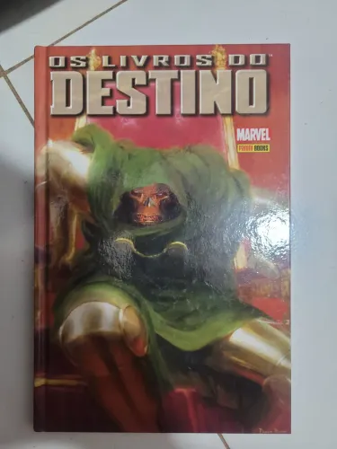 HQ Os Livros do Destino Marvel - Capa Dura