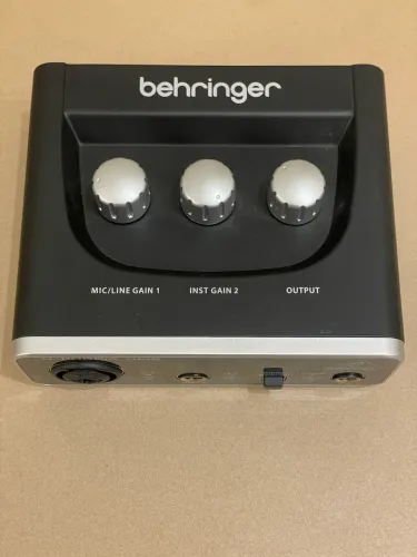 Interface de áudio UM2 Behringer