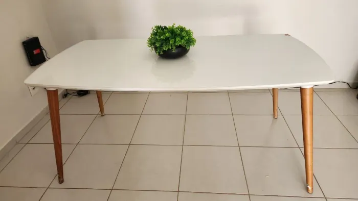 Mesa com 6 cadeiras