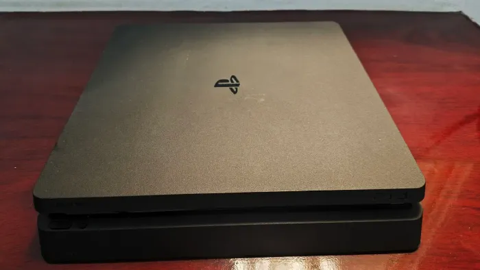 PS4 Slim + Controle original + HD externo 500GB