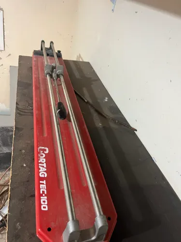 Riscadeira cortadora de piso