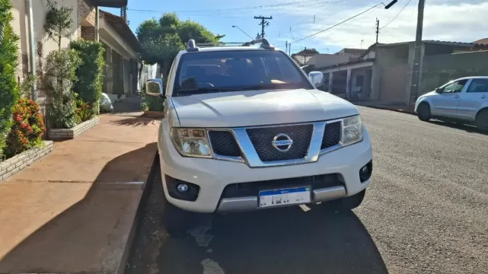 Nissan Frontier SL CD 4X4 2.5tb Diesel AUT 2014