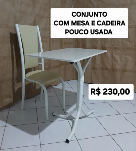 Conjunto de mesa pequena branca com 1 cadeira branca