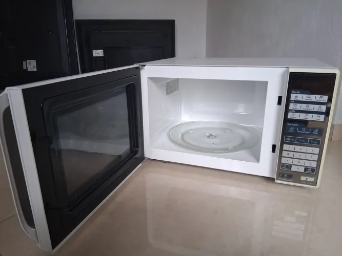 Micro-ondas 31L espelhado