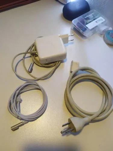 Carregador Macbook MagSafe com cabos