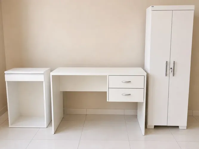 Conjunto de móveis para escritório ou consultório