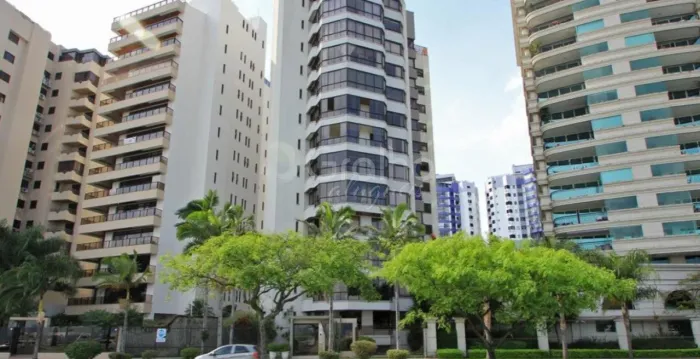 263m² com 3 quartos na Beira Mar Norte, vista mar