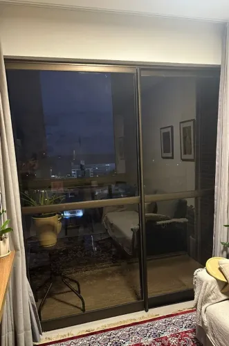 Porta balcão p/ sala -sacada 2,19 L 2,20 A, vidro laminado- esquadria alumínio fechadura  