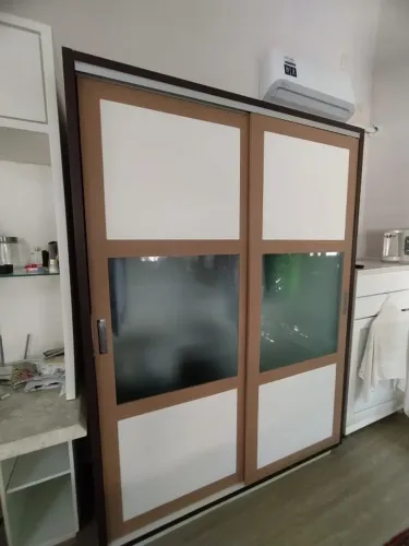 Armário Cabideiro Grande com 2 Portas de Correr