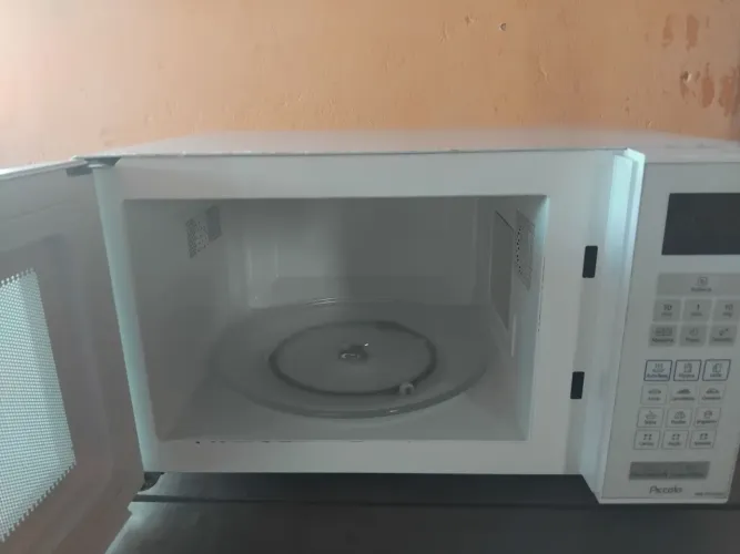 Micro-ondas para concerto ou retirada de peças. 