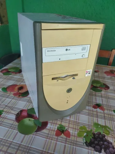 Computador antigo SIS 530 PC100