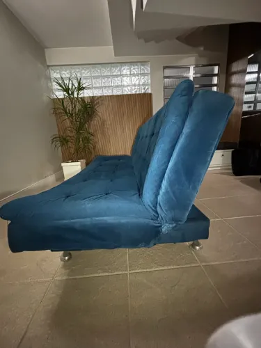 Sofá cama em suede oportunidade- precioso desocupar espaço