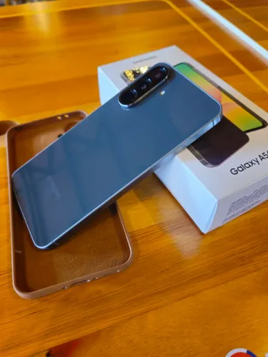 Samsung Galaxy A56 128GB - Completo com Acessórios e Impecável!