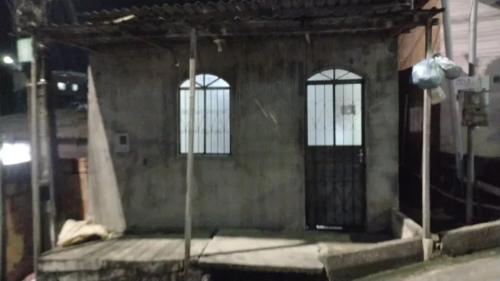 Vendo casa de 40mil aceitamos entrada de 15 a 12 mil restante parcelado por mês