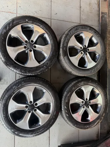 Rodas aro 18 Jeep Compass ,renegade e Fiat toro + pneus seminovos bravus
