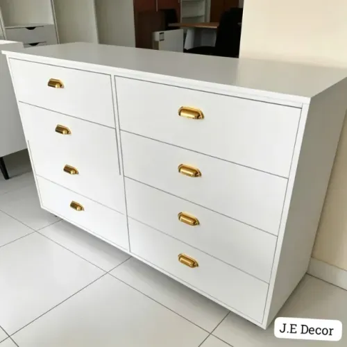 Comoda 8 gavetas branca com puxadores dourados MDF