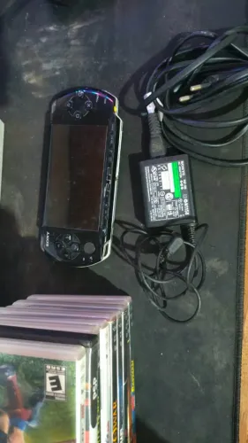 PSP com defeito + carregador original + jogos