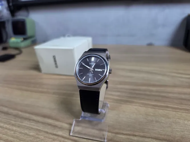 Relógio Casio MTP-E735L-8AVDF na caixa